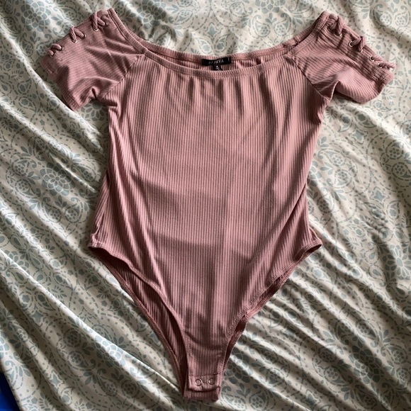 Size medium light pink bodysuit from Papaya - Picture 1 of 2